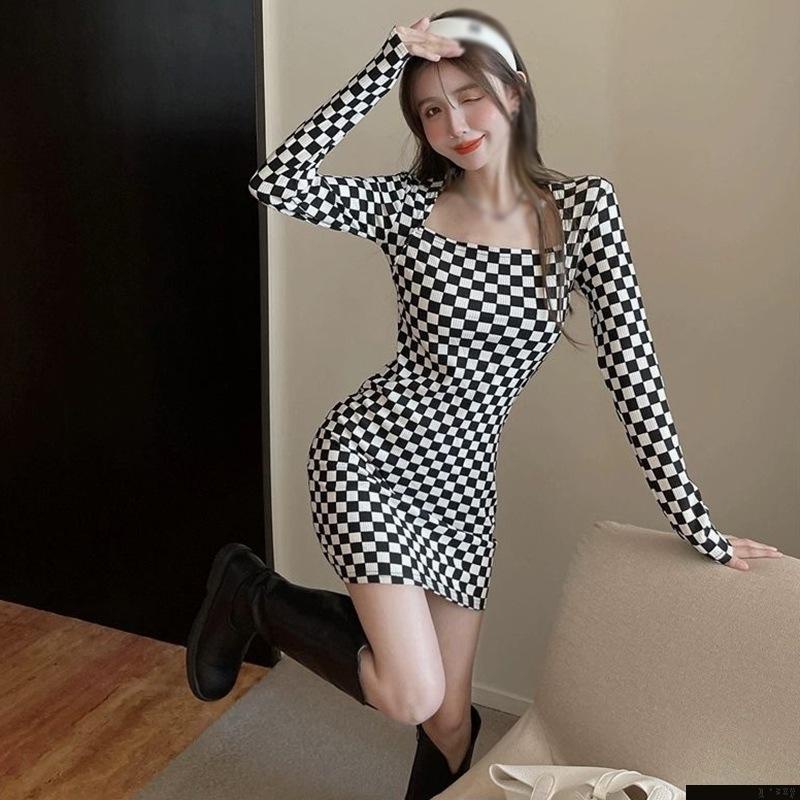 Váy body tay dài cổ vuông họa tiết caro phong cách Hàn Quốc