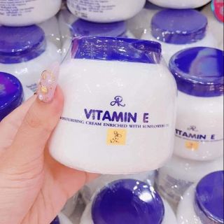 Kem Vitamin E dưỡng ẩm Thái Lan