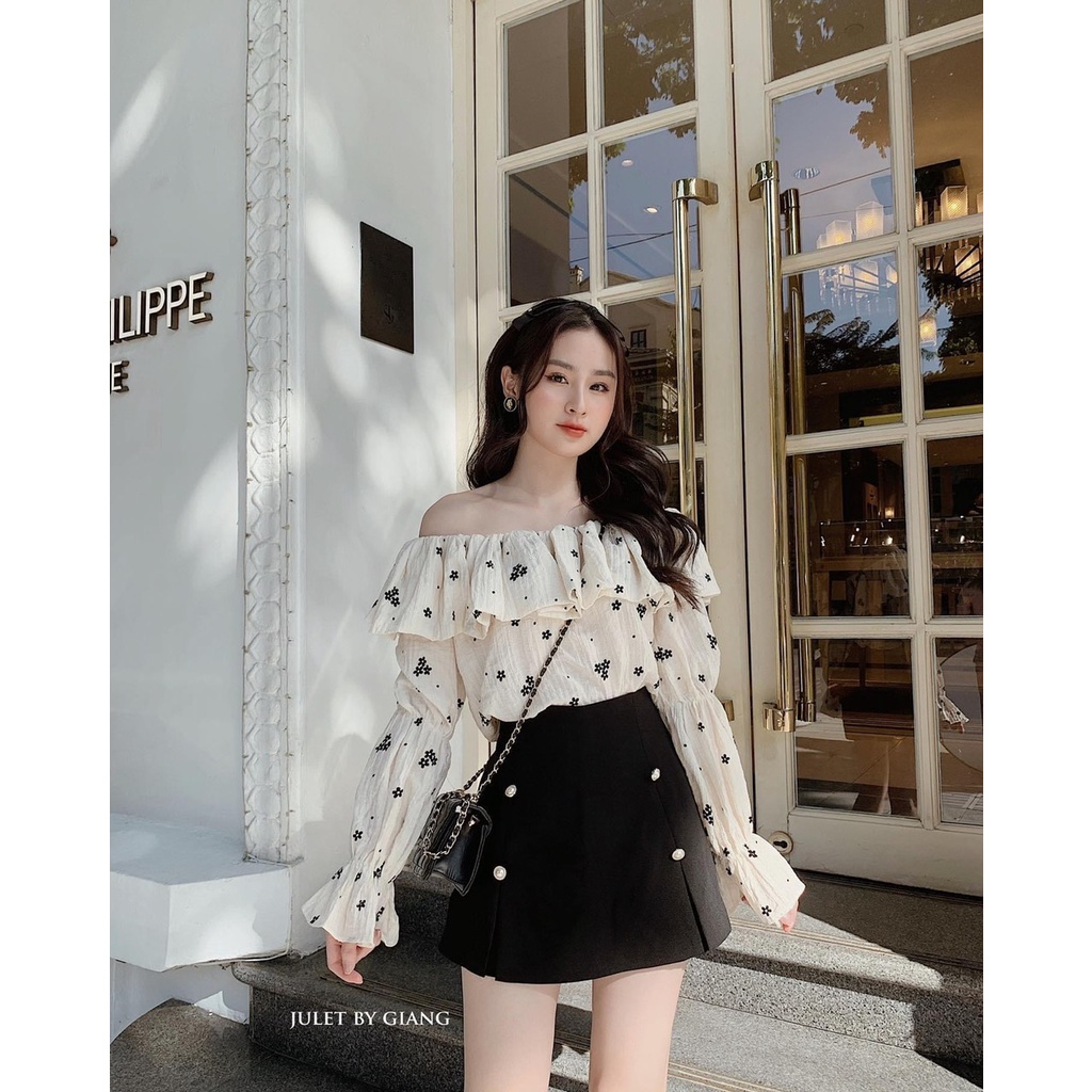 Áo croptop trễ vai hoa nhí tay dài, Áo croptop trắng trễ vai bèo sang chảnh nàng thơ phong cách Hàn Quốc