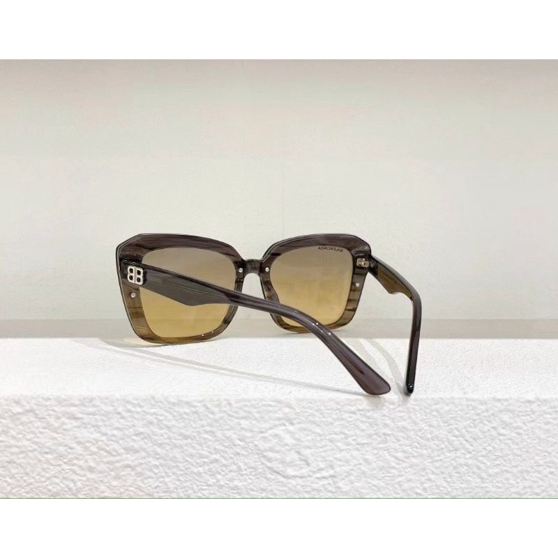 Kính Hiệu Vuông Chữ B Balen balencia màu Trà Tây