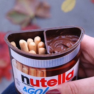 Bánh que chấm nutella