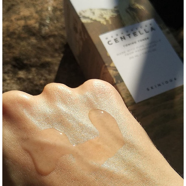 Nước hoa hồng Skin1004 Madagascar Centella Toning 210ML