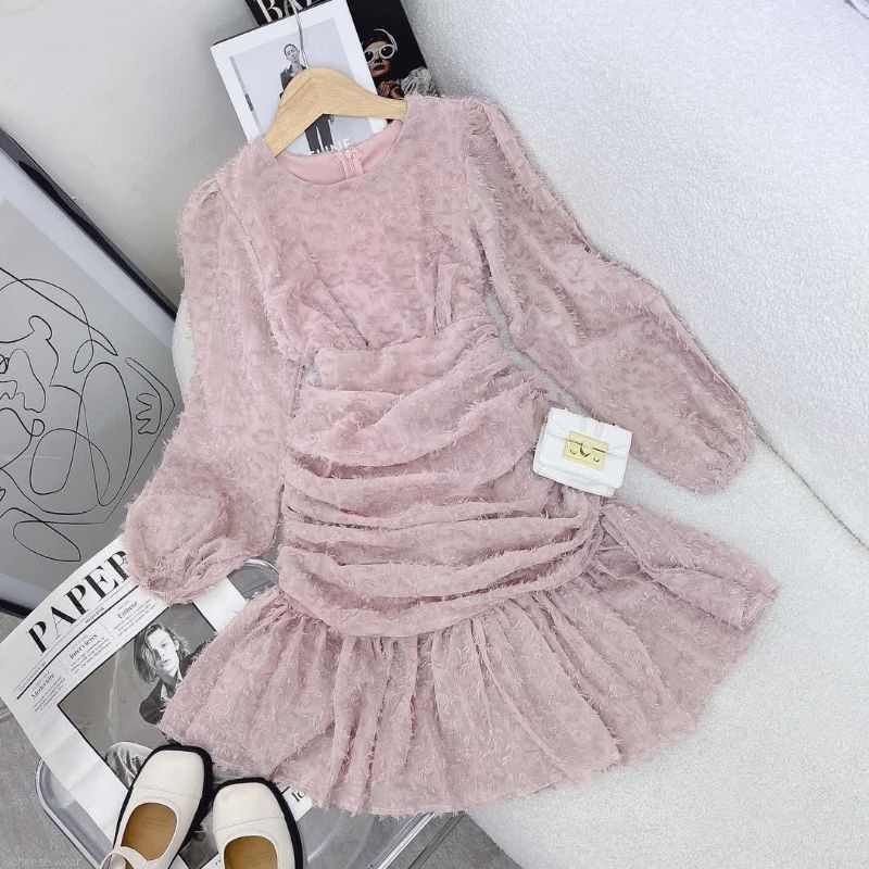 Váy hồng dự tiệc xếp ly đuôi cá