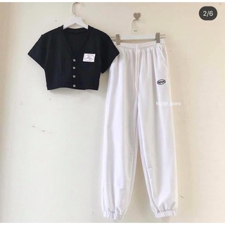 Áo croptop cổ V nút phối thêu tem