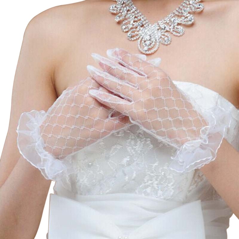 Găng tay ren màu trắng họa tiết xinh xắn thời trang cho cô dâu trong ngày cưới