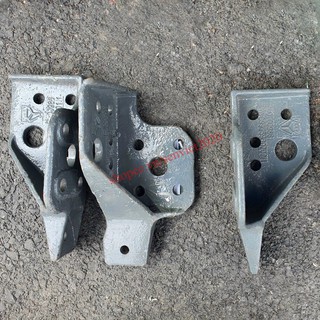 Giá đỡ bậc lên xuống howo a7