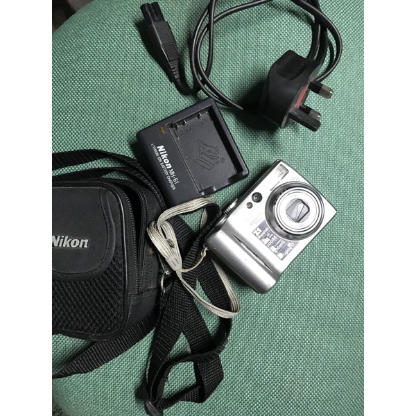 Máy ảnh máy quay phim Nikon 7900