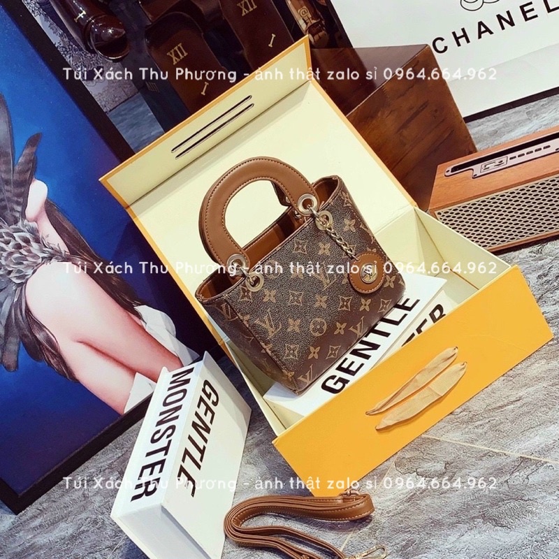 Túi quai xách hoạ tiết chữ, kèm dây đeo chéo và móc treo tròn (cam kết chuẩn ảnh)