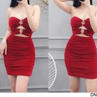 Đầm cúp hở ngực rút nhúng khoét eo