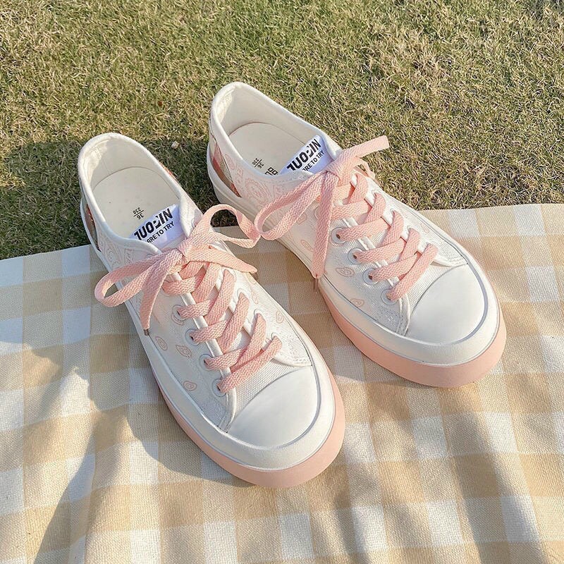 Giày thể thao nữ cột dây hoạ tiết đế viền màu (lùi size form rộng)