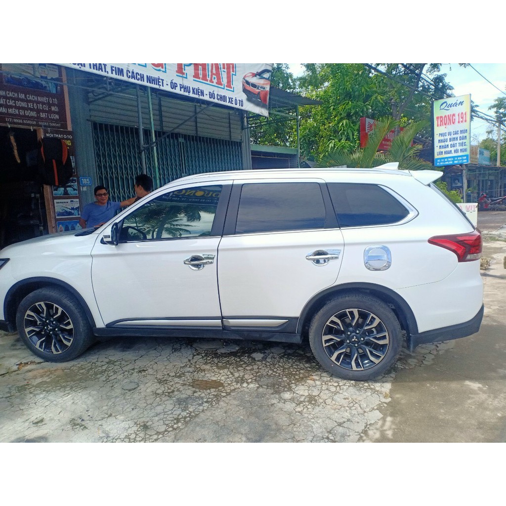 Ốp Nắp Bình Xăng Xe Mitsubishi Outlander 2017-2019