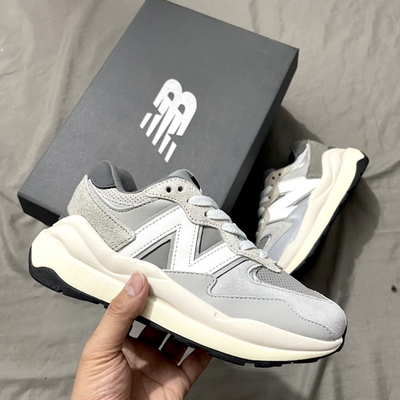 Giày sneaker NB57/40 Xám tiêu chuẩn