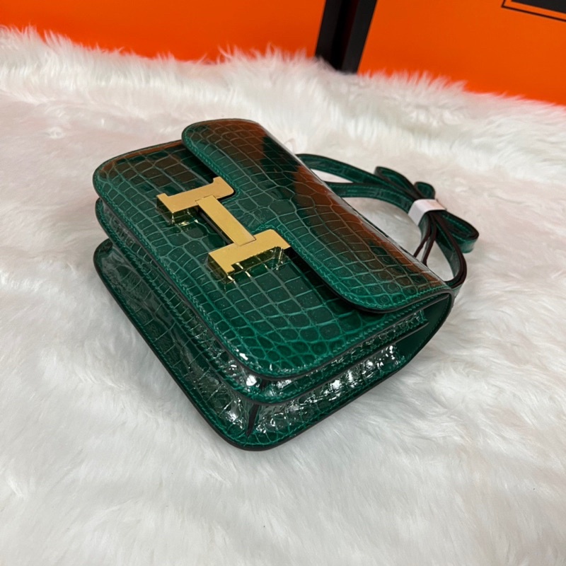 Túi đeo chéo nữ thương hiệu Hermes HM Constance 19 màu xanh ngọc bích chất liệu da cá sấu khâu tay