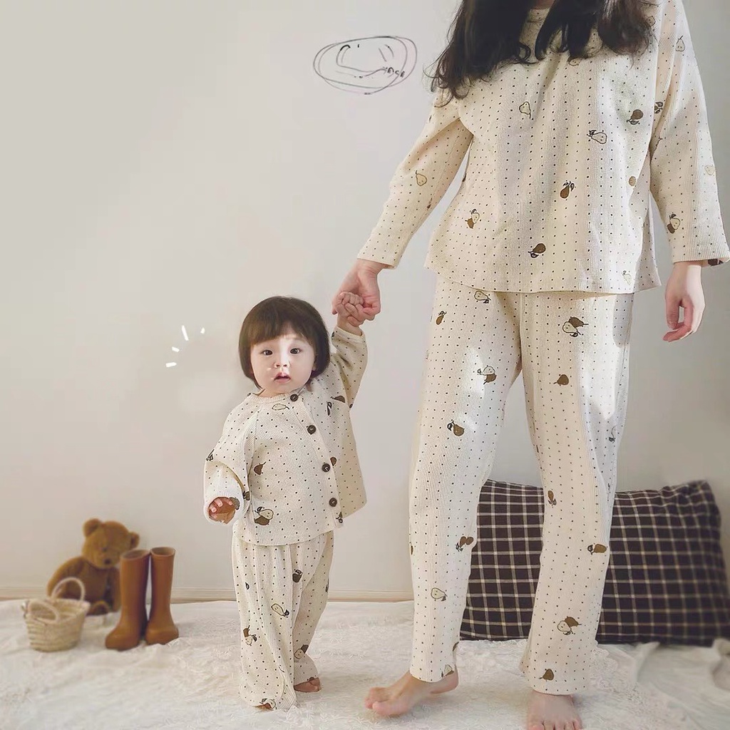 Đồ đôi mẹ và bé Bộ quần áo len Hàn họa tiết quả lê cho mẹ và bé hàng cao cấp cực đẹp