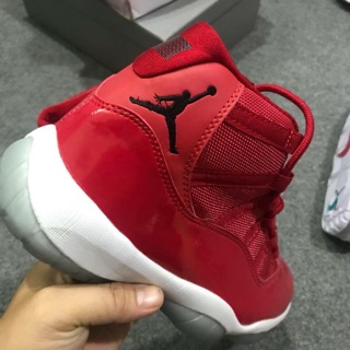 Jordan 11 đỏ