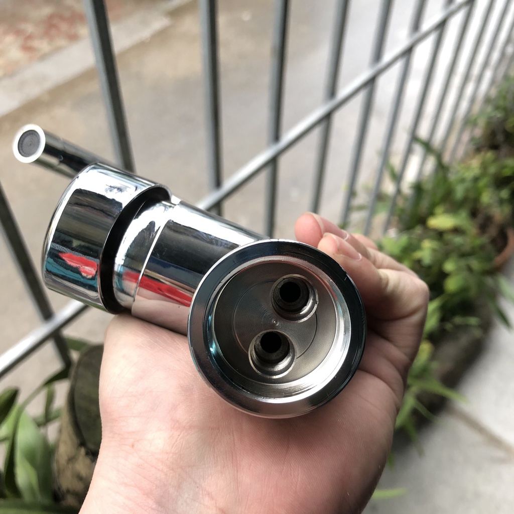 Vòi bồn rửa bát nóng lạnh cắm chậu ngồng cứng Inox bóng cổ bi xoay 360 độ cần gạt tròn đỏ sang trọng, bắt mắt