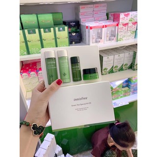 Set mini innisfree trà xanh dưỡng da trắng hồng