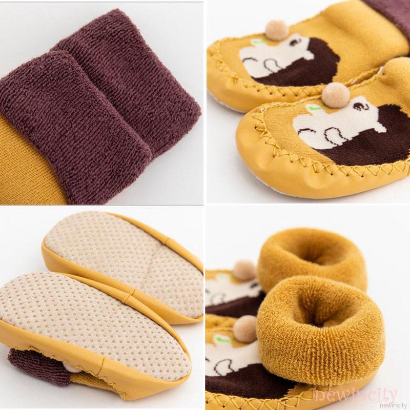 Vớ cotton giữ ấm chân chống trượt in họa tiết xinh xắn cho bé