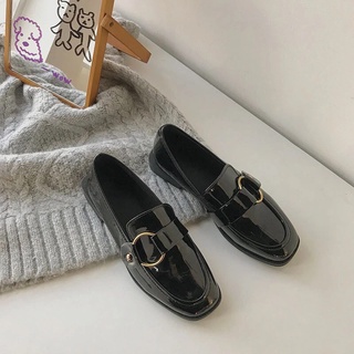 Giày nữ bít mũi da bóng phối khoen kim loại size 39