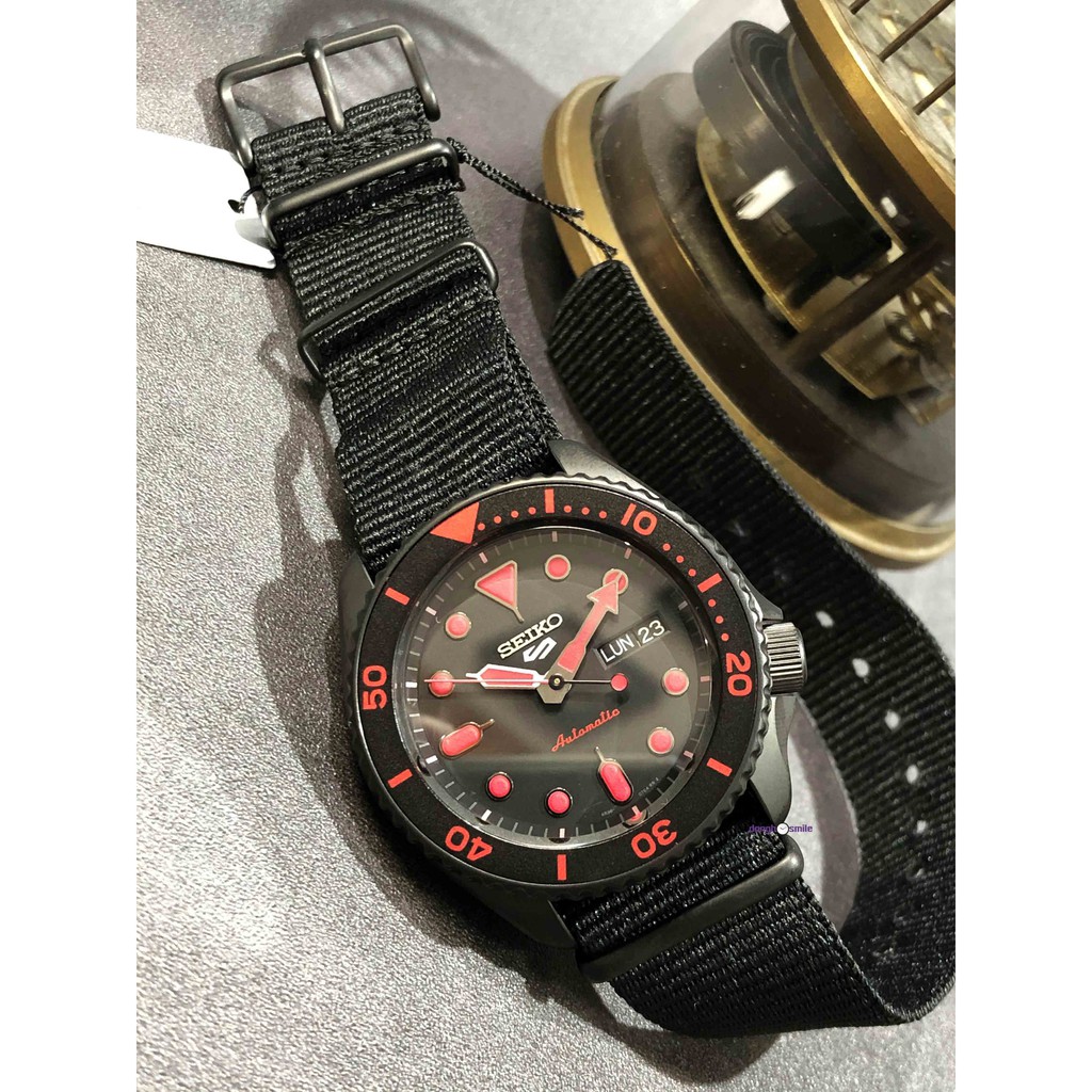 Đồng hồ nam Seiko 5 Street Style Blacked Out SRPD83K1