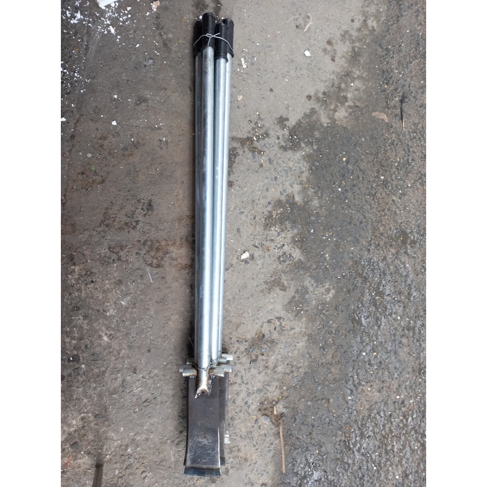 Dầm cán sắt đào đất, bứng cây cảnh