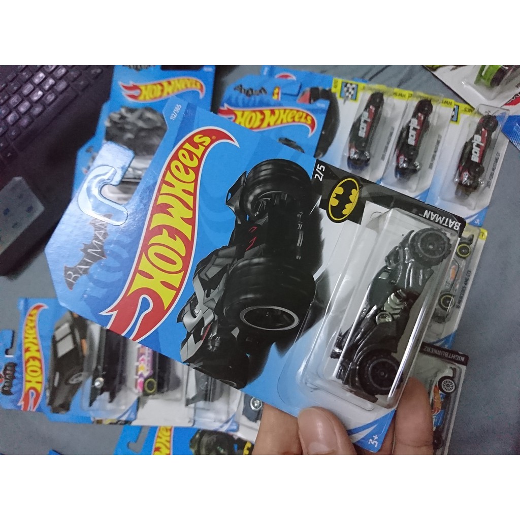 Xe Hotwheels Batman: Arkham Knight Batmobile (Nhiều Màu)