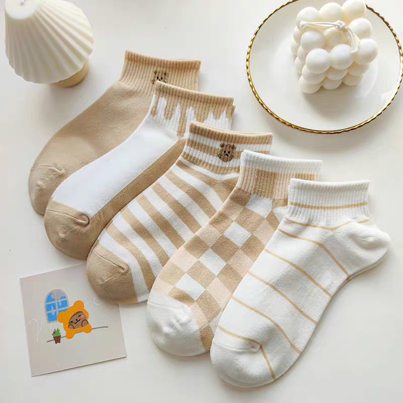 Tất nữ cổ ngắn phong cách hàn quốc nhẹ nhàng chất liệu thoáng mát, thấm mồ hôi họa tiết gấu màu nâu trắng