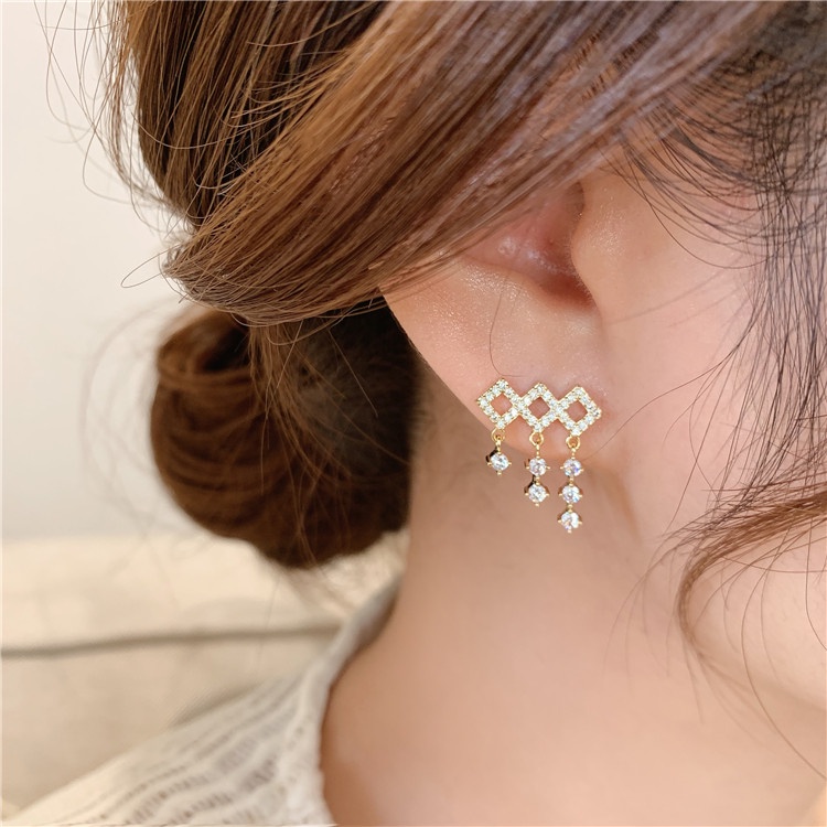 Bông Tai Ba Hàng Hình Vuông Đính Kim Cương Lấp Lánh Thời Trang Hàn Quốc Cá Tính Dành Cho Bạn Nữ