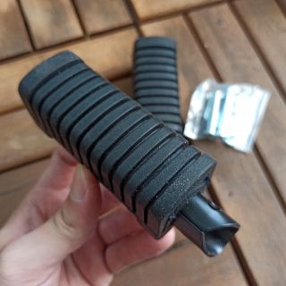 Cao su gác chân sau xe wave alpha