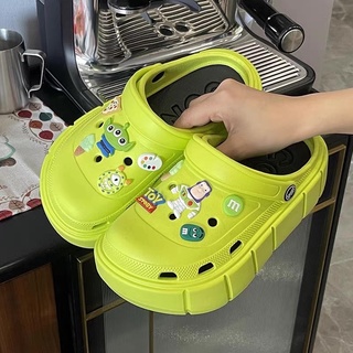 [ SẴN FULL SIZE ] ( Hàng Loại 1 Kèm 12 Charm ) Dép Sục Crocs Đế Cao Hack Chân Đi Mưa Full Phụ Kiện Màu Xanh Trắng Đen