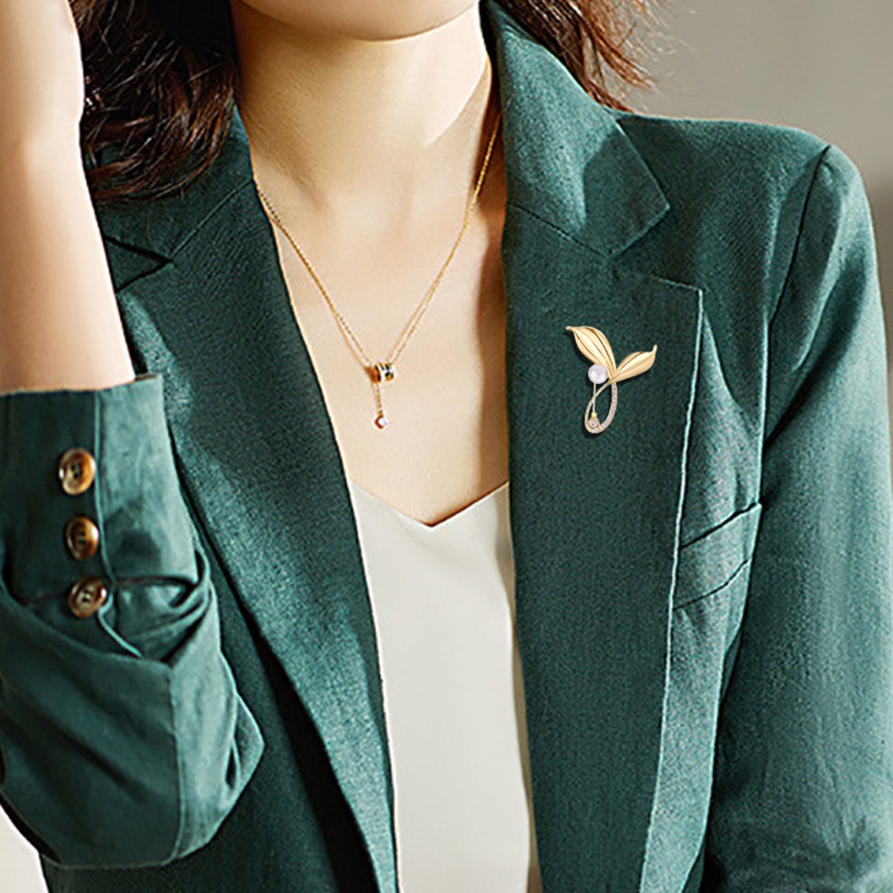 Huy Hiệu Cài Áo Hình Đuôi Cá