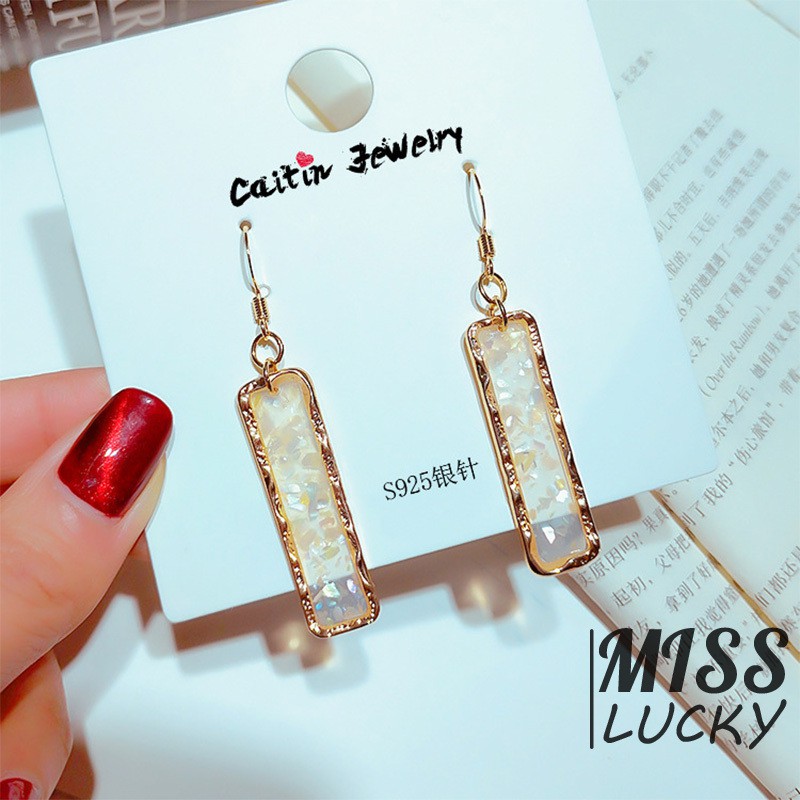 Khuyên tai nữ kiểu dáng thời trang phong cách Hàn Quốc