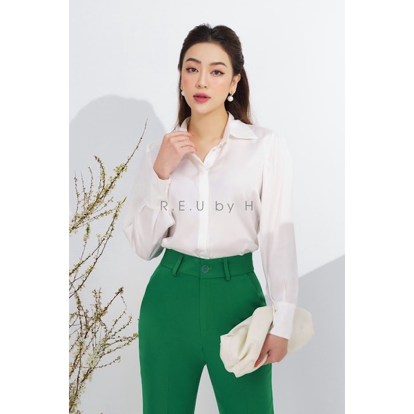 Áo lụa đính cúc vàng