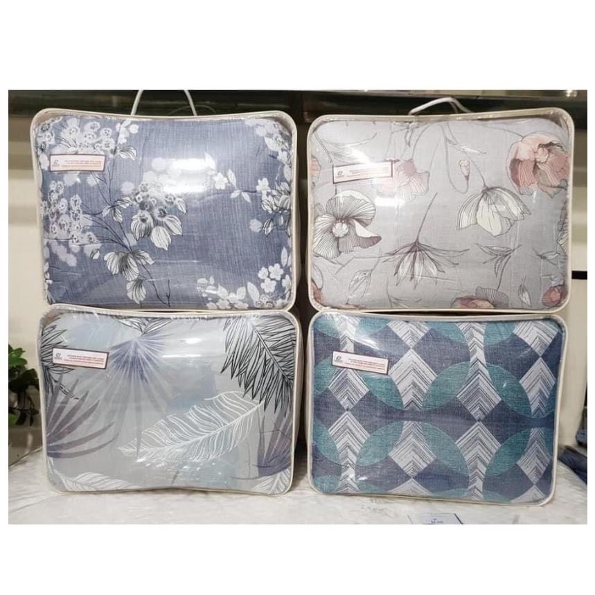 Chăn đông Hanvico cao cấp cỡ 200*220cm rất tiện lợi, có 4 màu để khách hàng lựa chọn.