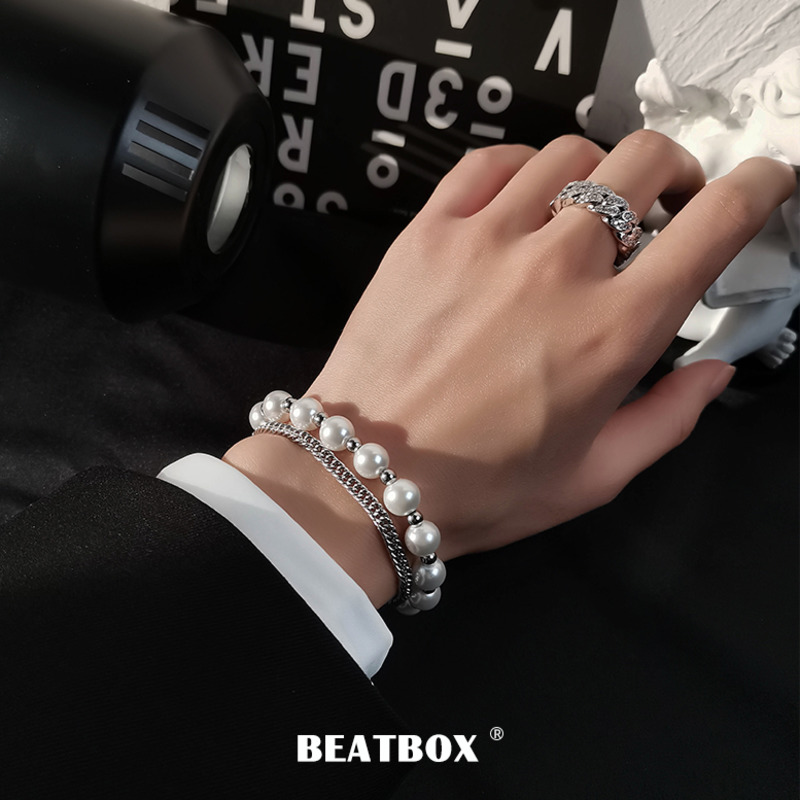 Vòng tay đính hạt ngọc trai phong cách hip hop cá tính