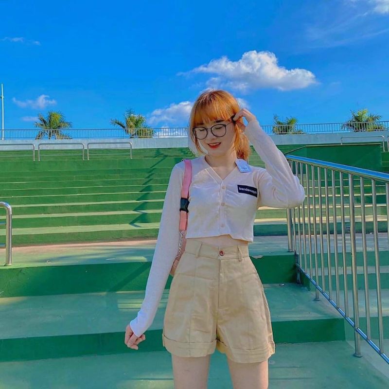 Áo croptop cài nút cổ V xinh xắn