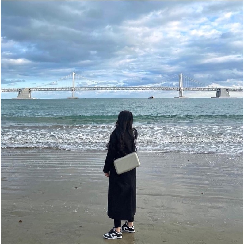 Túi chéo Off-White x Amore Pacific Protection Box Bill hàn