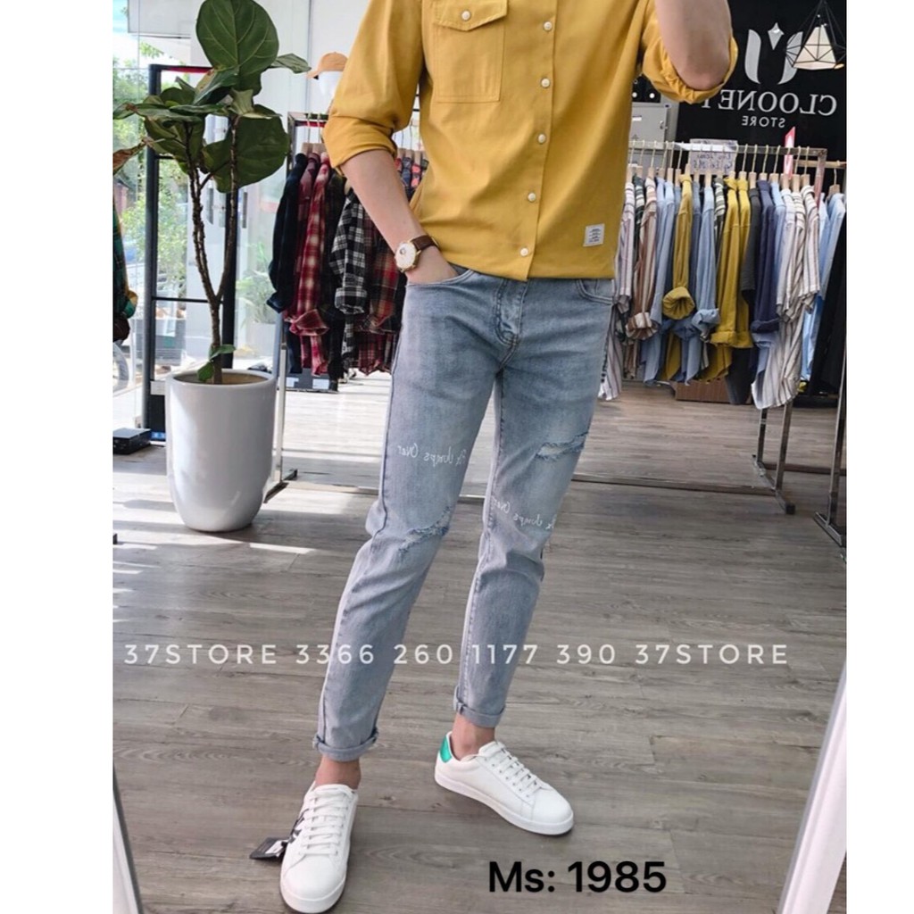 Quần jean nam xanh rách gối cao cấp chất bò co giãn in chữ AHFASHION | BigBuy360 - bigbuy360.vn