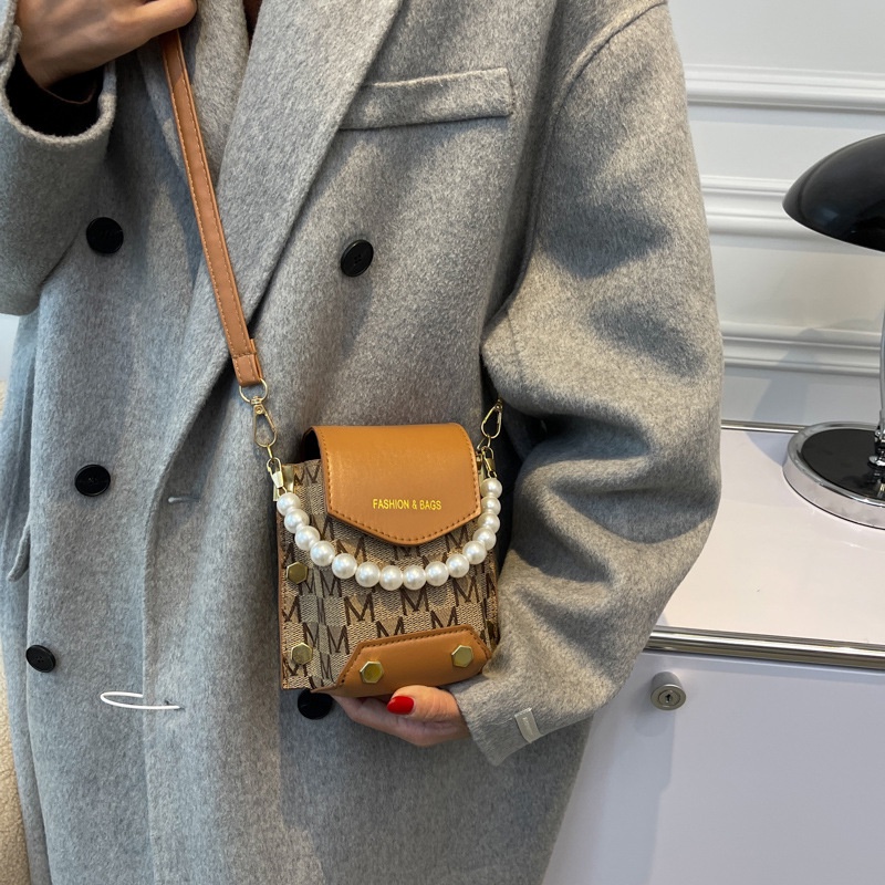 Túi đeo vai đựng điện thoại hình vuông đính ngọc trai thời trang mùa thu 2021