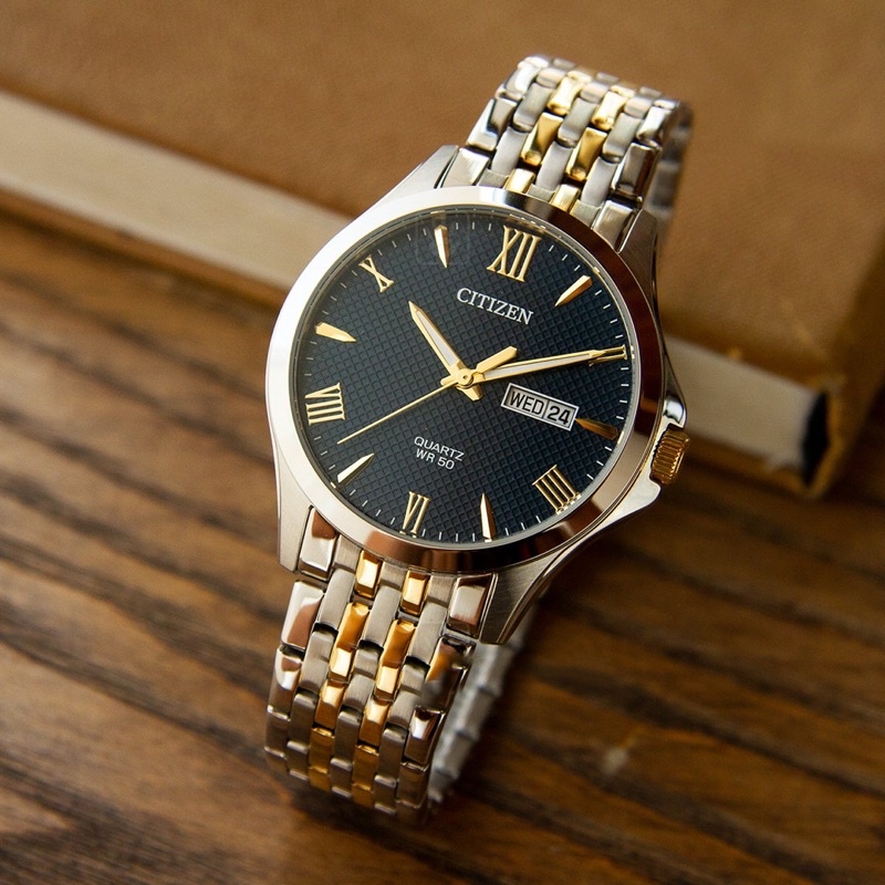 ĐỒNG HỒ NAM CHÍNH HÃNG CITIZEN BF2024-50L Quartz đẹp hút hồn với mặt caro xanh và dây demi gold