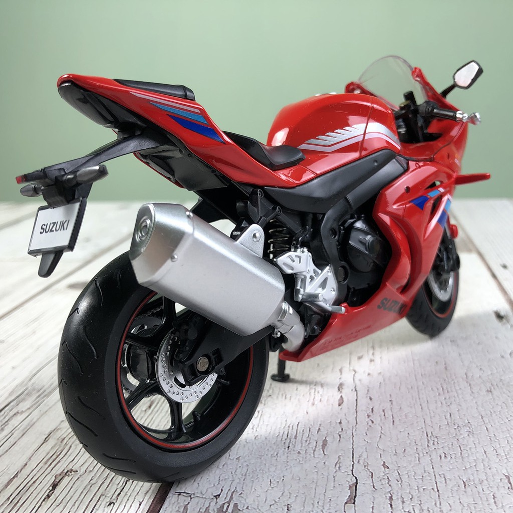 Mô hình xe Moto Suzuki GSX-R1000 tỉ lệ 1:12 đầy đủ chi tiết như thật, có đế trưng bày cực đẹp