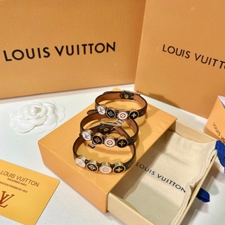 Vòng tay LV hoạ tiết hoa LV xinh