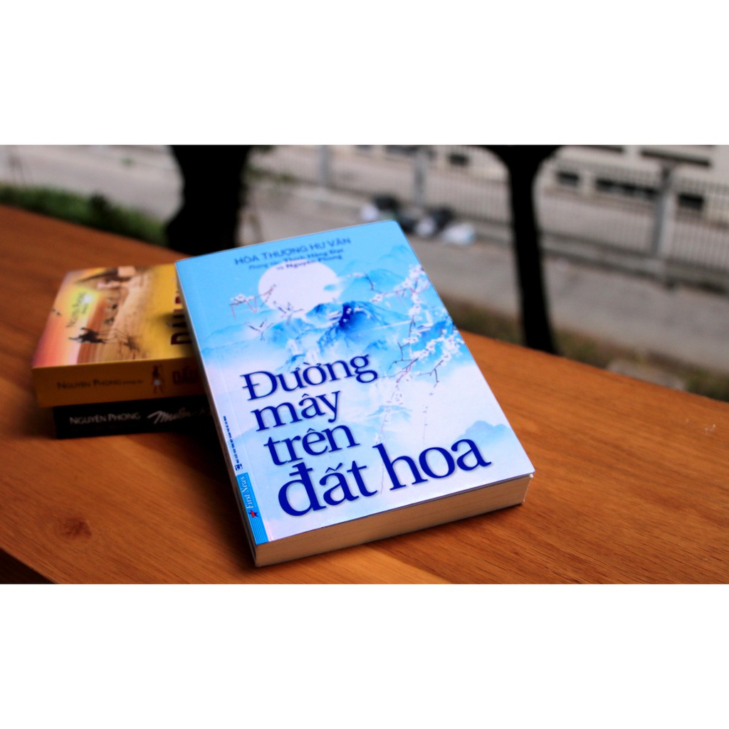 Sách - Đường Mây Trên Đất Hoa ( Dịch Giả - Nguyên Phong )