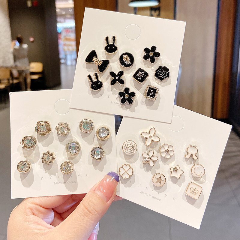 Ghim cài trang trí áo đa dạng dễ thương