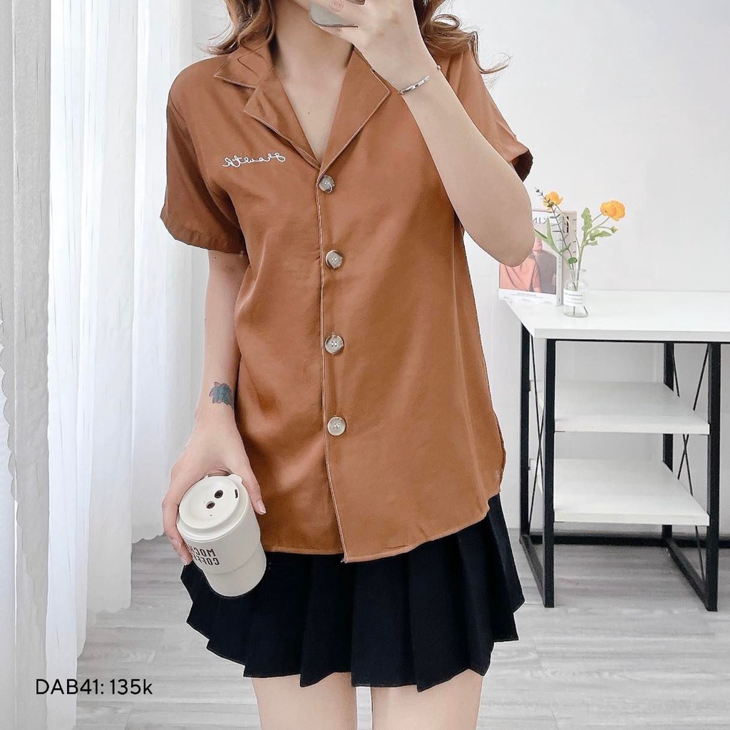 Sơ mi tay lỡ cổ vest thêu chữ sơ mi thêu chữ form rộng Bazic one DAB41 CHIBEST