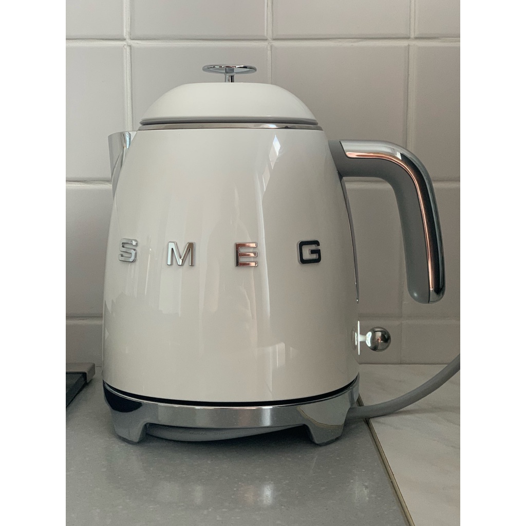 Ấm siêu tốc SMEG KLF05 dung tích 0.8L xuất xứ Italy