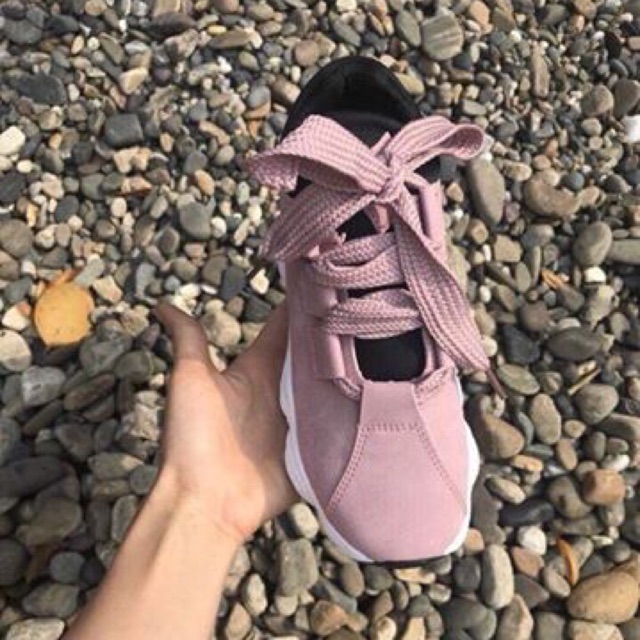 Giầy thể thao đế gợn