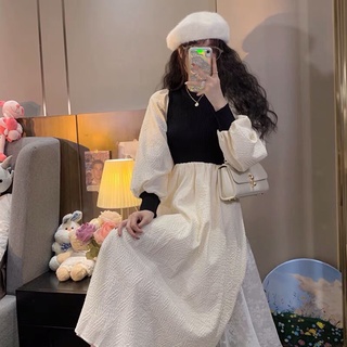 Đầm đen trắng phối len dáng xoè
