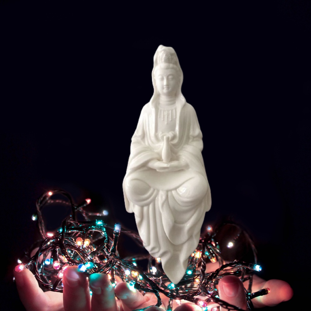 Tượng Phật Bà Quan Âm có vòng đèn LED sáng T12