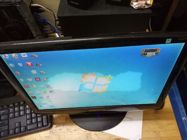 Màn hình Sam Sung 19in lỗi nhẹ như hình | BigBuy360 - bigbuy360.vn